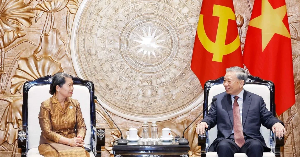 ប្រធានគណបក្ស To Lam ទទួលគណៈប្រតិភូរណសិរ្សសាមគ្គីភាពកម្ពុជា។