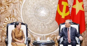 ប្រធានគណបក្ស To Lam ទទួលគណៈប្រតិភូរណសិរ្សសាមគ្គីភាពកម្ពុជា។