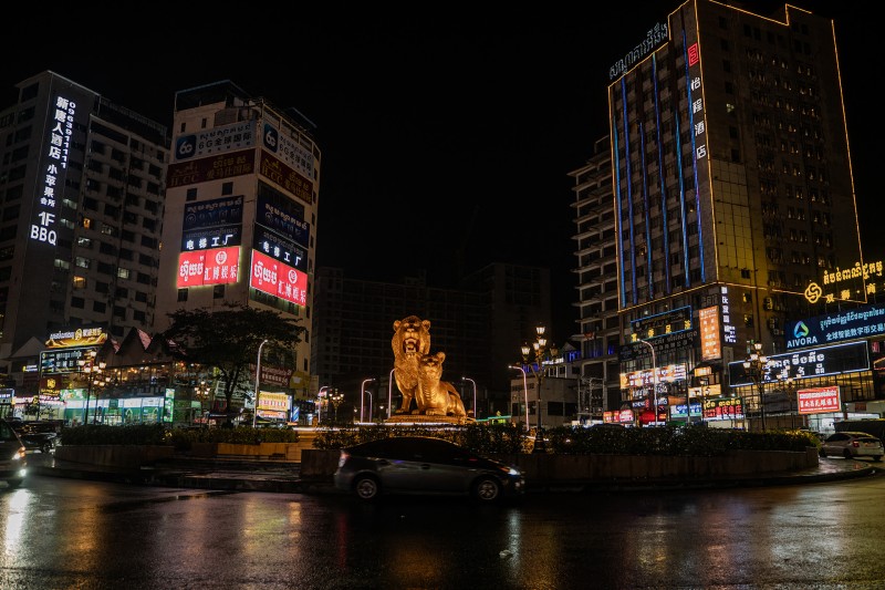 សហរដ្ឋអាមេរិក ដាក់ទណ្ឌកម្មឧកញ៉ាកម្ពុជា ជុំវិញការចោទប្រកាន់មជ្ឈមណ្ឌលឆបោក