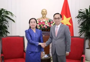 រដ្ឋមន្ត្រី​ក្រសួង​ការ​បរទេស​ទទួល​ជួប​ឯកអគ្គរាជទូត​កម្ពុជា​ទើប​តែងតាំង​ថ្មី​